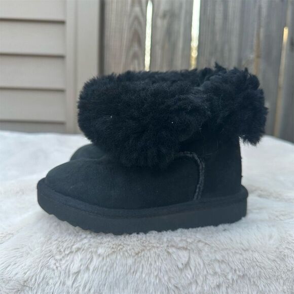 UGG Kids Classic Bailey Button II Black Ankle Boots Size 9 - Picture 7 of 9